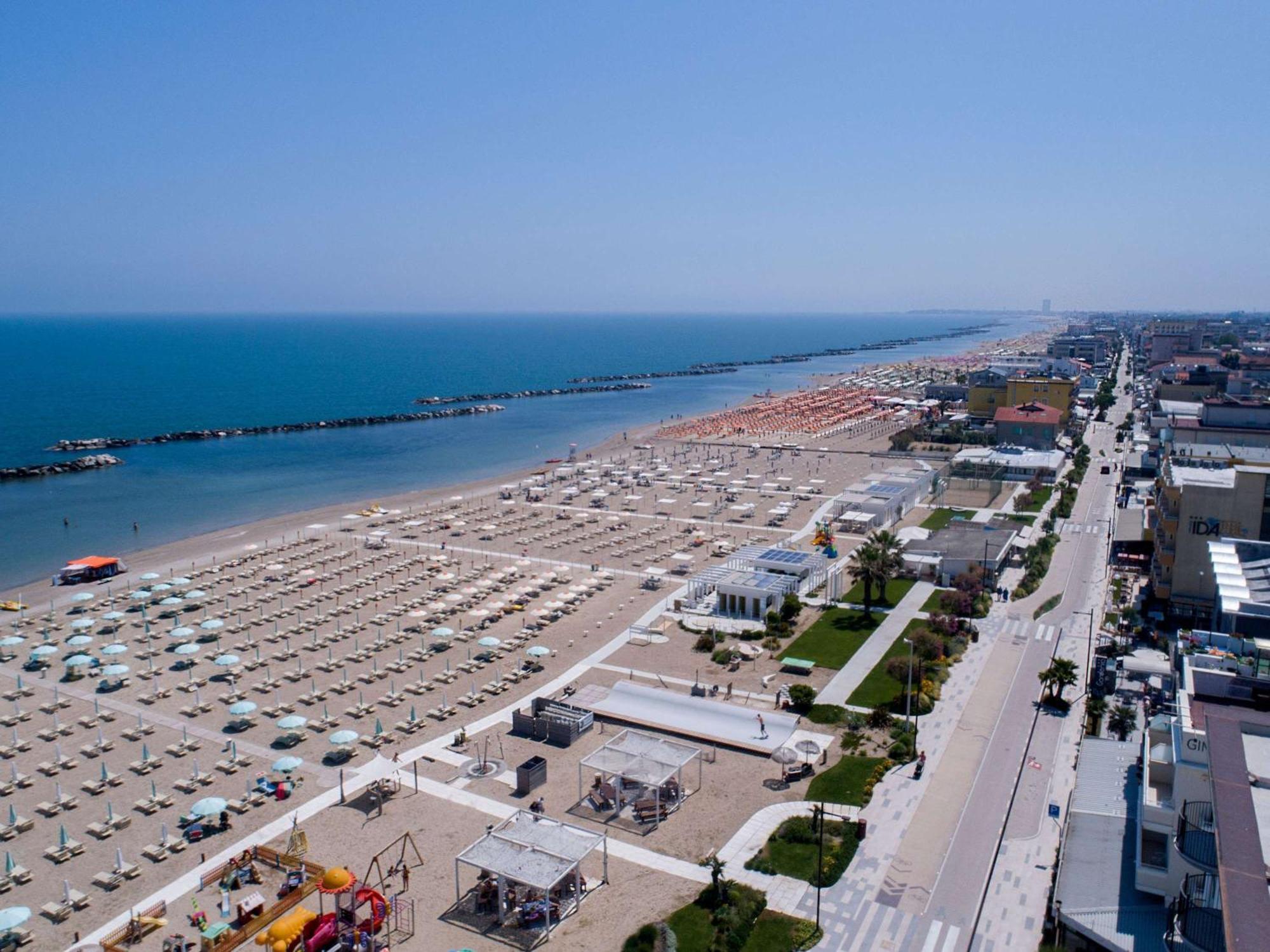 Mercure Hotel Rimini Artis Esterno foto