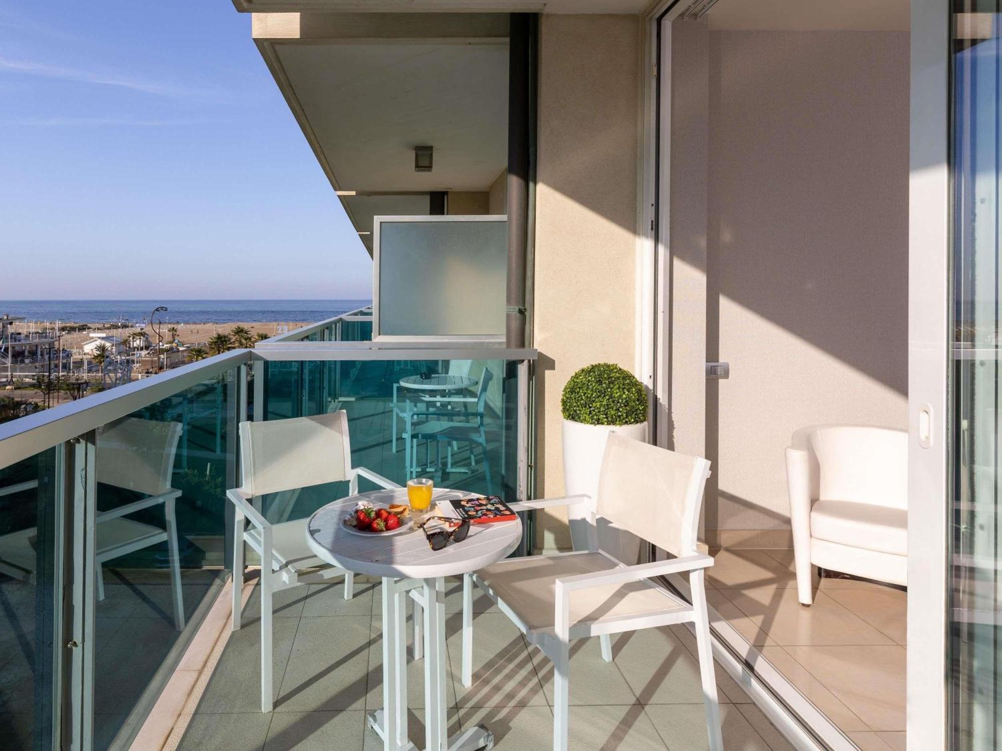 Mercure Hotel Rimini Artis Esterno foto