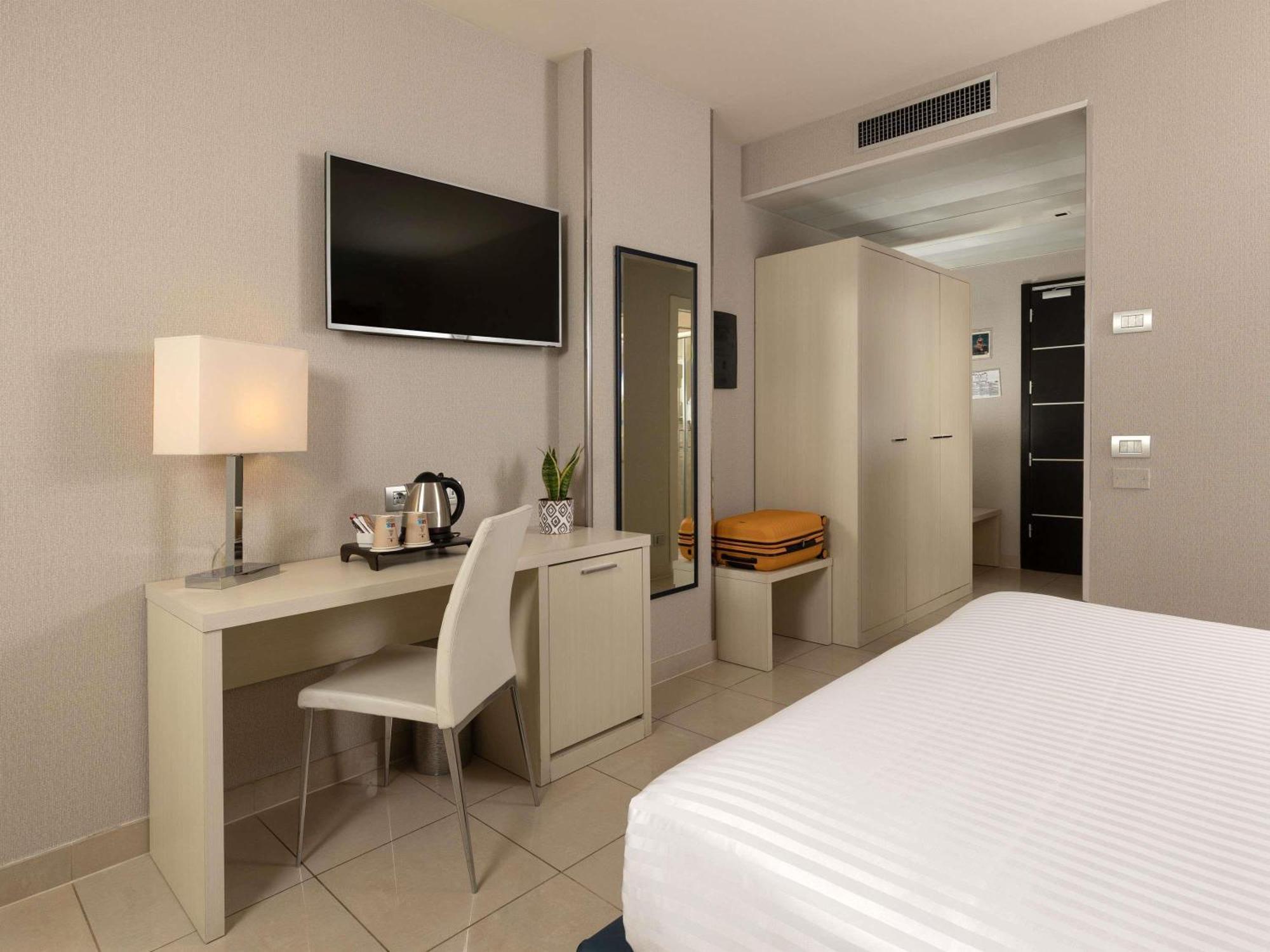 Mercure Hotel Rimini Artis Esterno foto